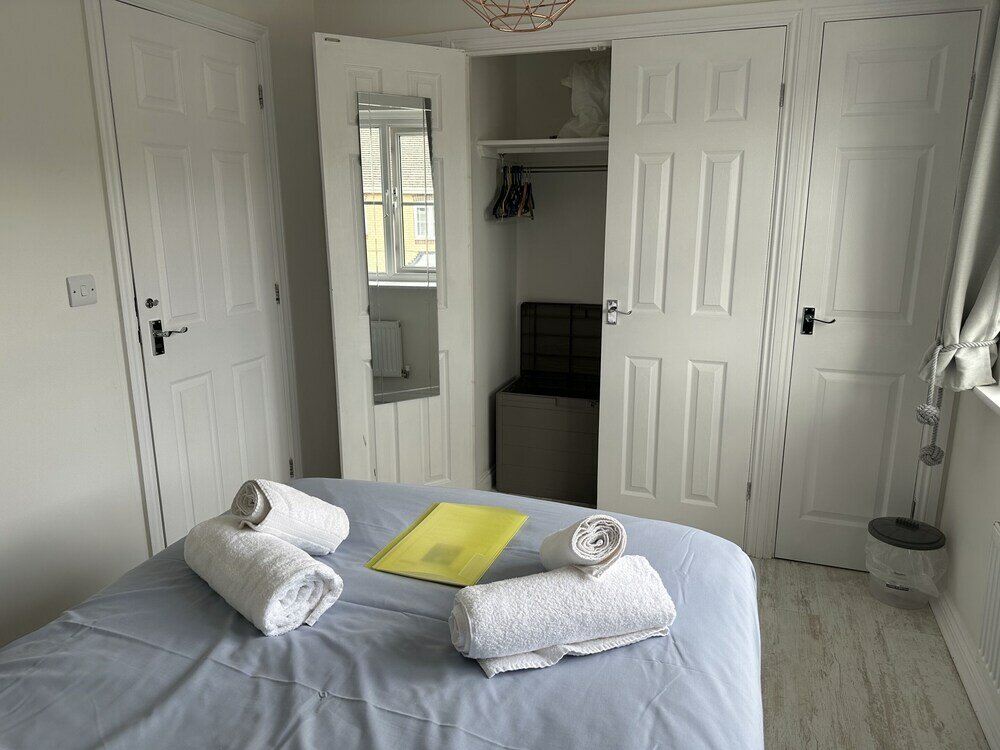 Фото Infinity Guest House Wiltshire Crescent