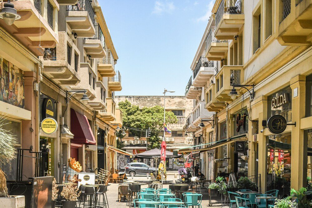 Фото Vintage Charm 1br Apt w Balcony & View