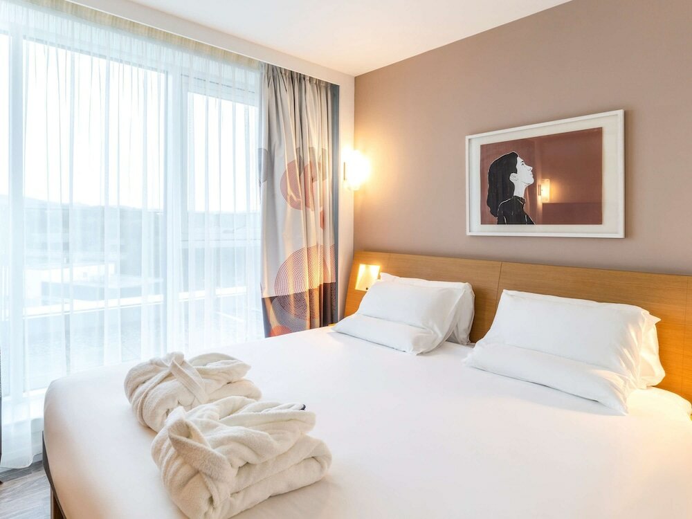 Фото Novotel Edinburgh Park