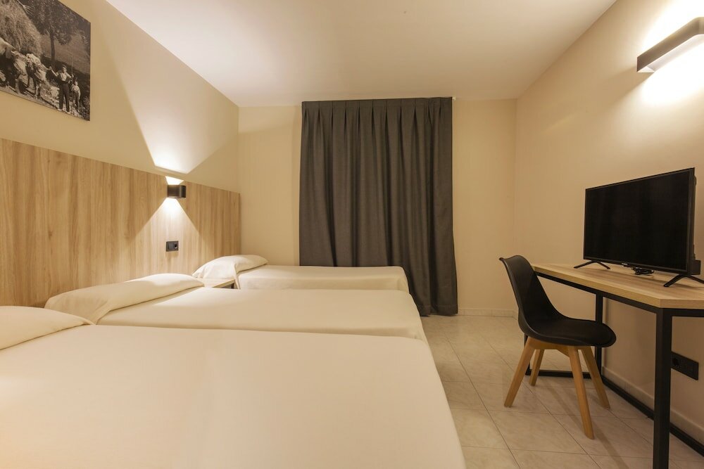 Фото Hotel Encamp