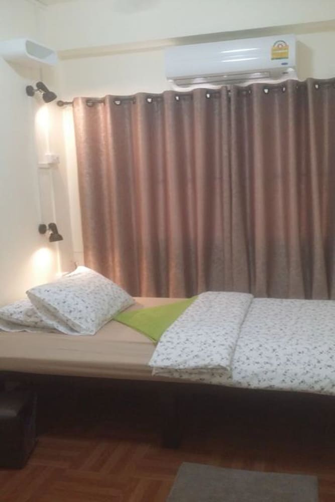 Фото First Inn On Nut - Hostel