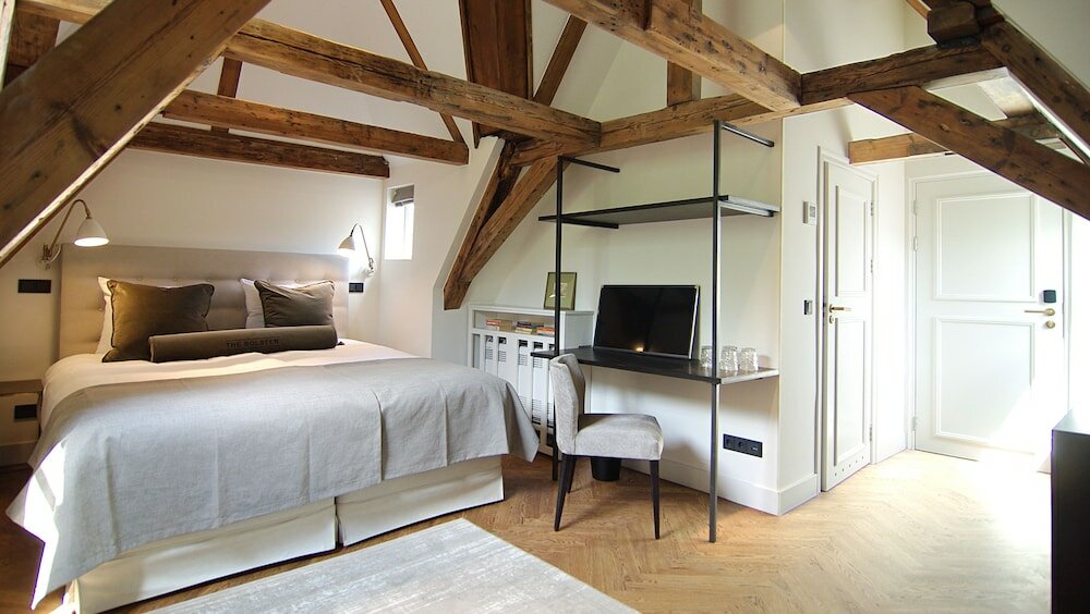 Фото The Bolster