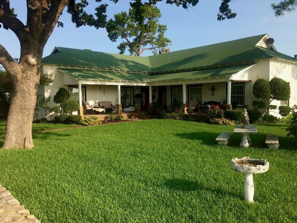 Фото The Old Liberty Schoolhouse