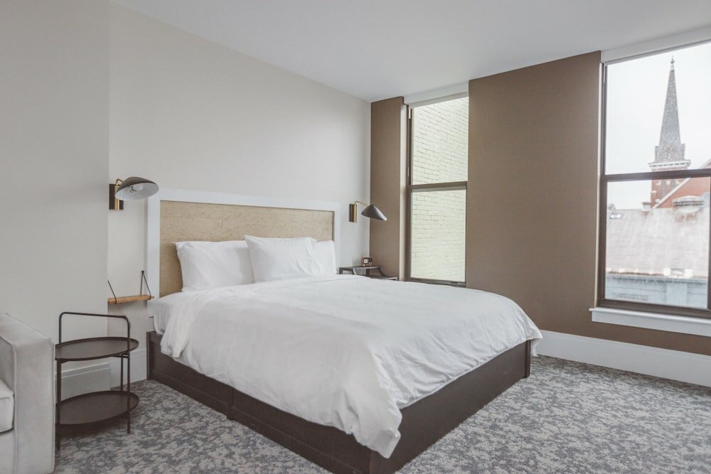 Фото Hancock House