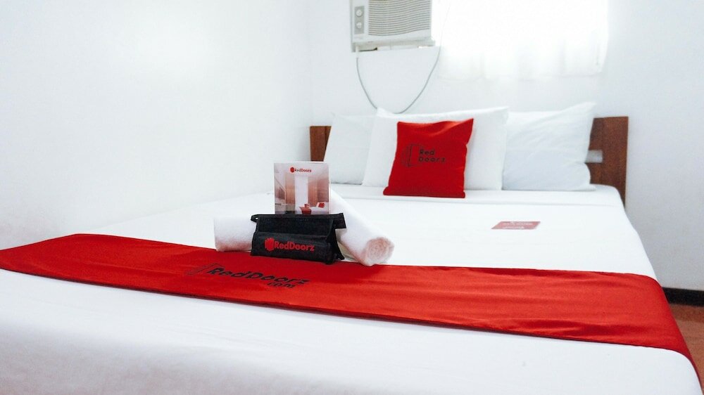 Фото RedDoorz @ Humayhumay Road Lapulapu