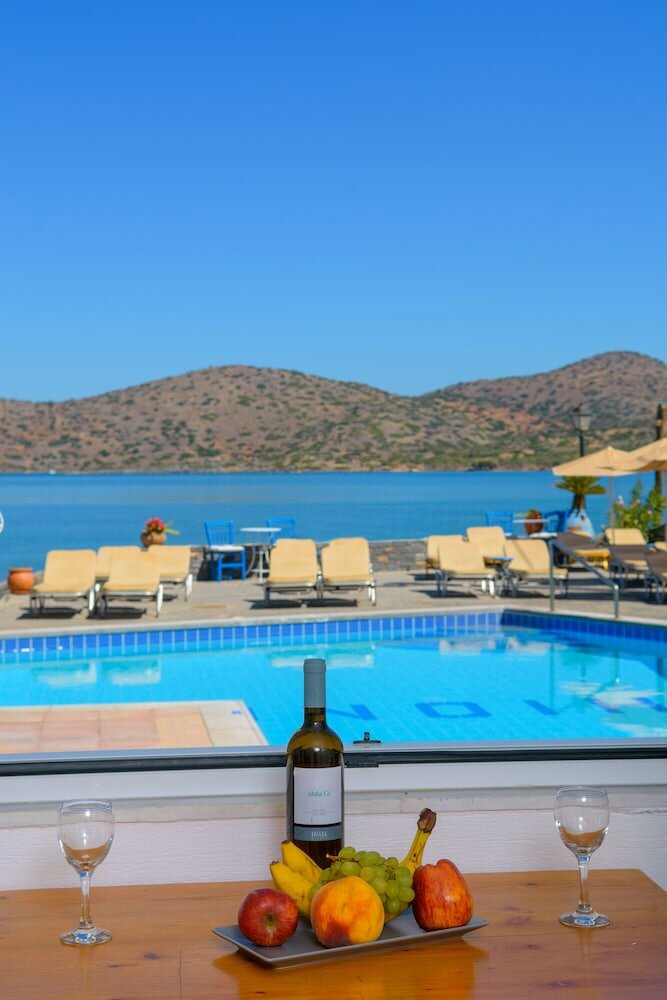 Фото Hiona Apartments