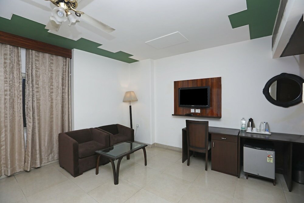 Фото Capital O 445 Impress Hotel