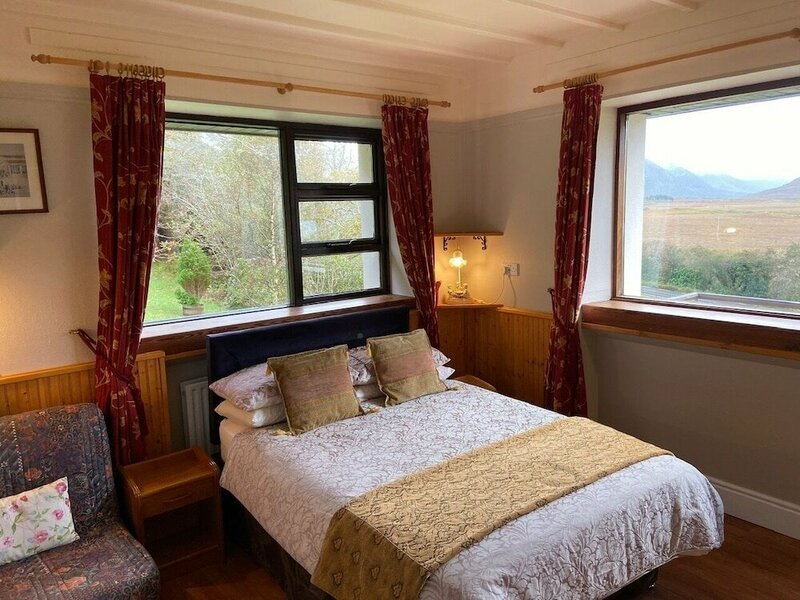 Гостиница Kylemore Pass Hotel