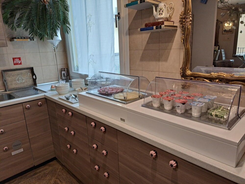 Фото 051 Room & Breakfast