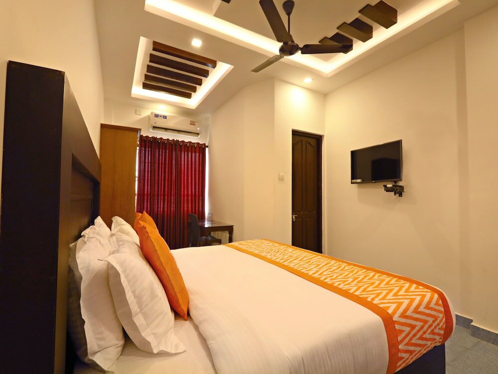 Фото Oyo 8964 Malabar Plaza Hotel