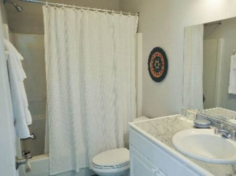 Фото Lucky Mud Inn and Disc Golf Resort