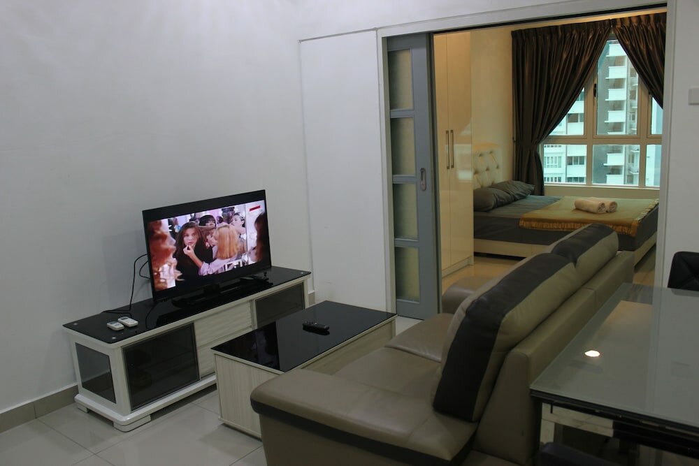 Фото City Living with Panoramic Sea Views at Danga Bay