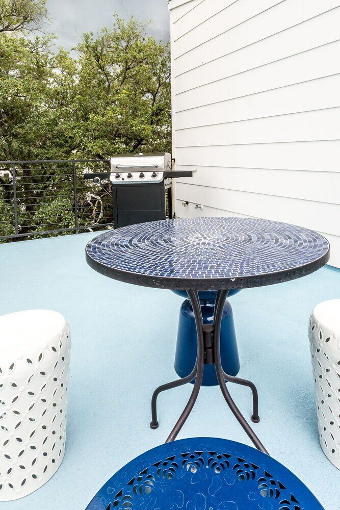 Фото Montrose Guesthouse Suites