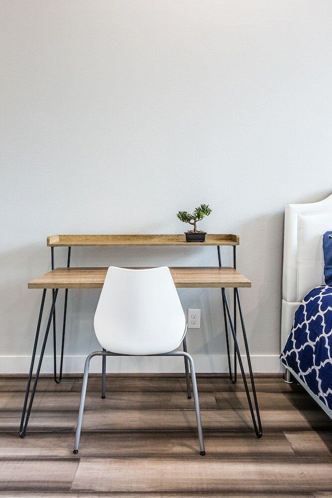 Фото Montrose Guesthouse Suites