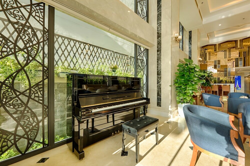 Фото Paris Deli Danang Beach Hotel