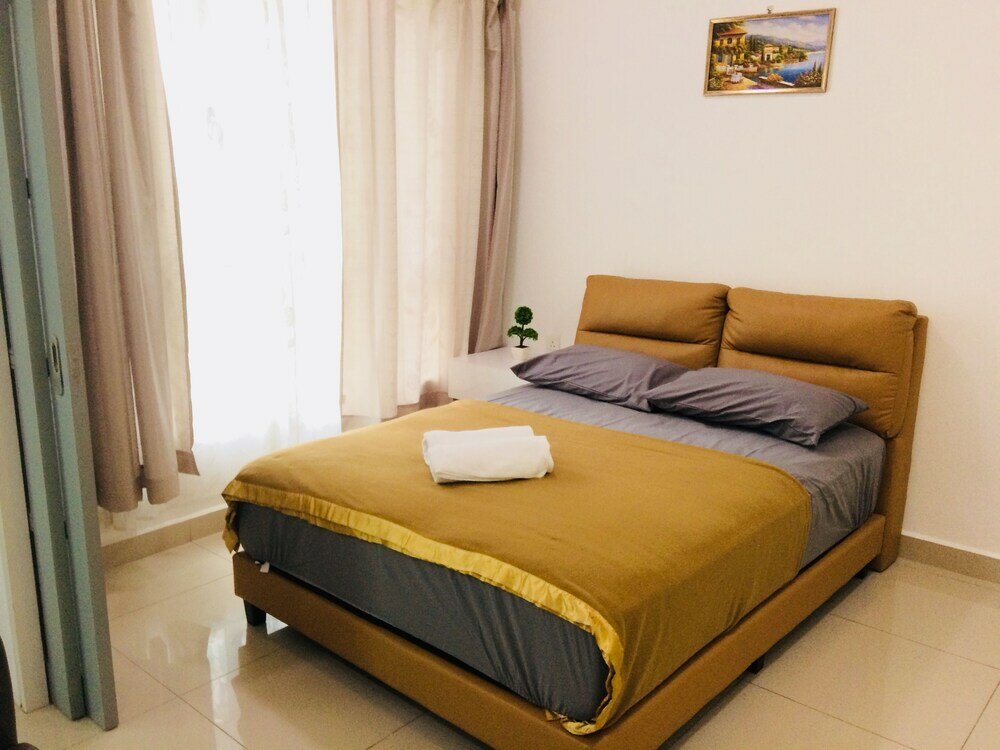 Фото City Living with Panoramic Sea Views at Danga Bay