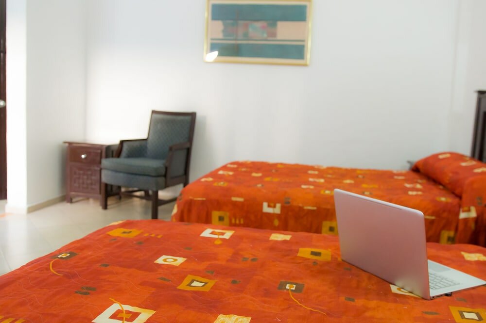 Фото Hotel Zirahuen