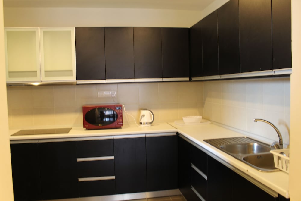 Фото Peaceful Service Suites at Taragon Puteri Bintang