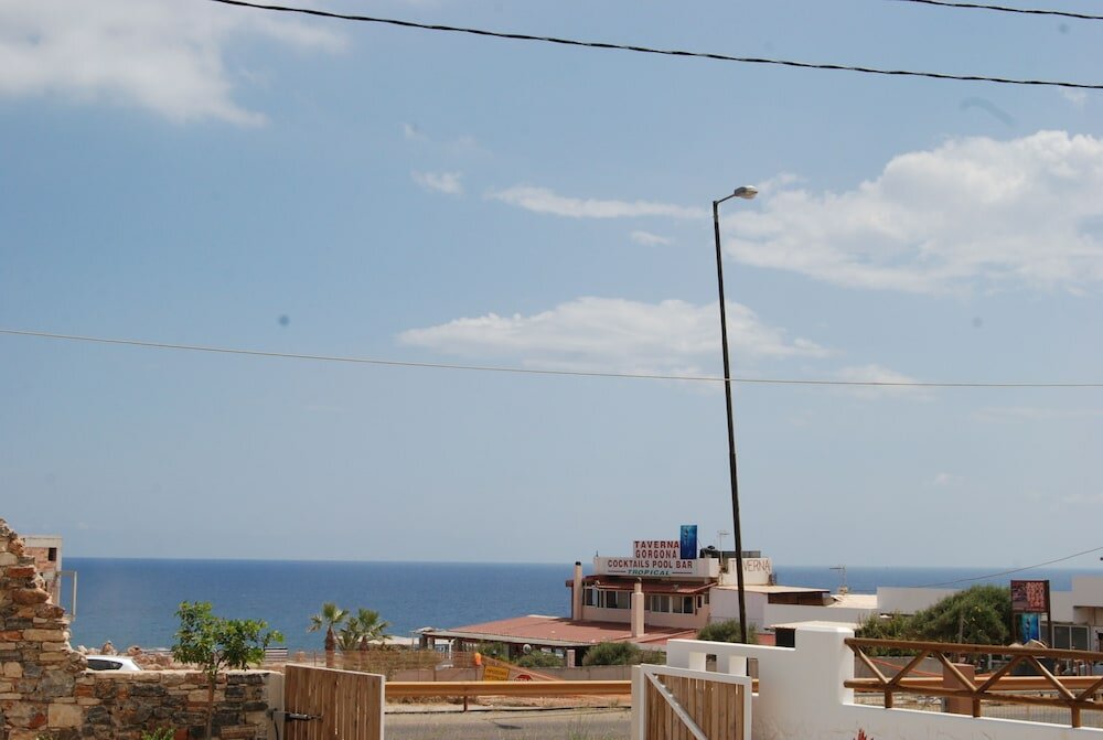 Фото Okirroi Villas