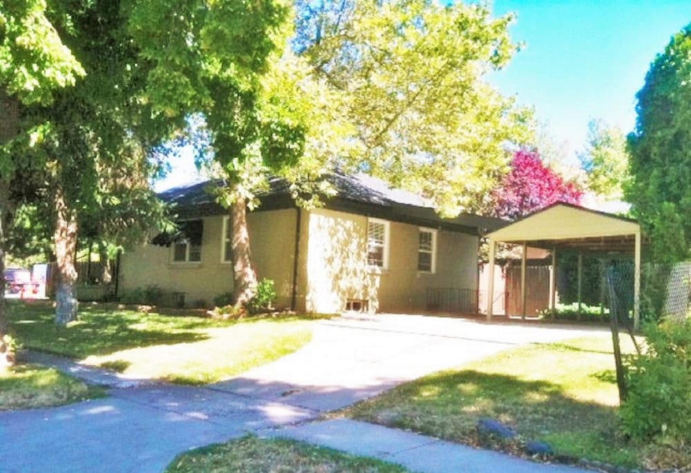 Фото House at the Foot of the Mountains