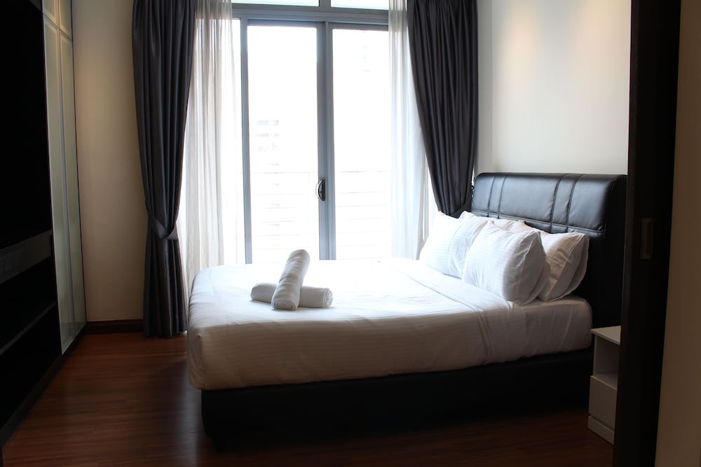 Фото Peaceful Service Suites at Taragon Puteri Bintang