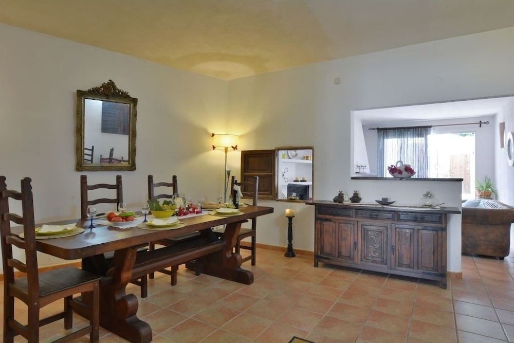 Фото Mallorca traditional village townhouse