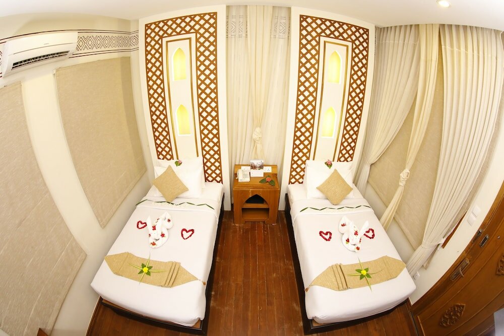 Фото Kaytumadi Dynasty Hotel