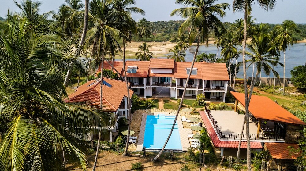 Фото Green Parrot Beach Resort