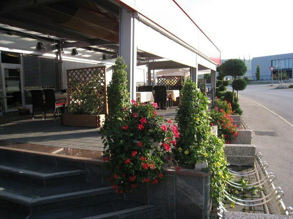 Фото Hotel Galaksija Trebnje