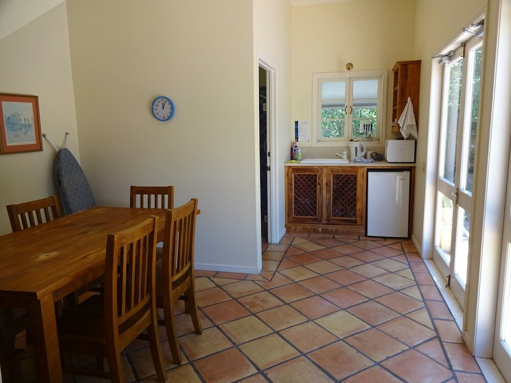 Фото Jacaranda Lodge B&b