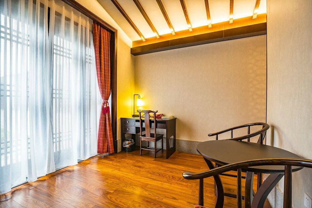 Фото Graceland Garden Court Hotel