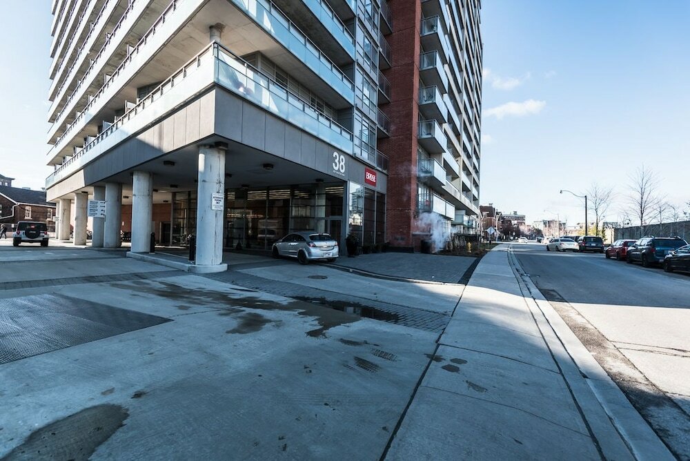 Фото Life Suites Rogers Centre