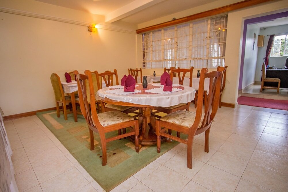 Фото Ivys Inn Guest House