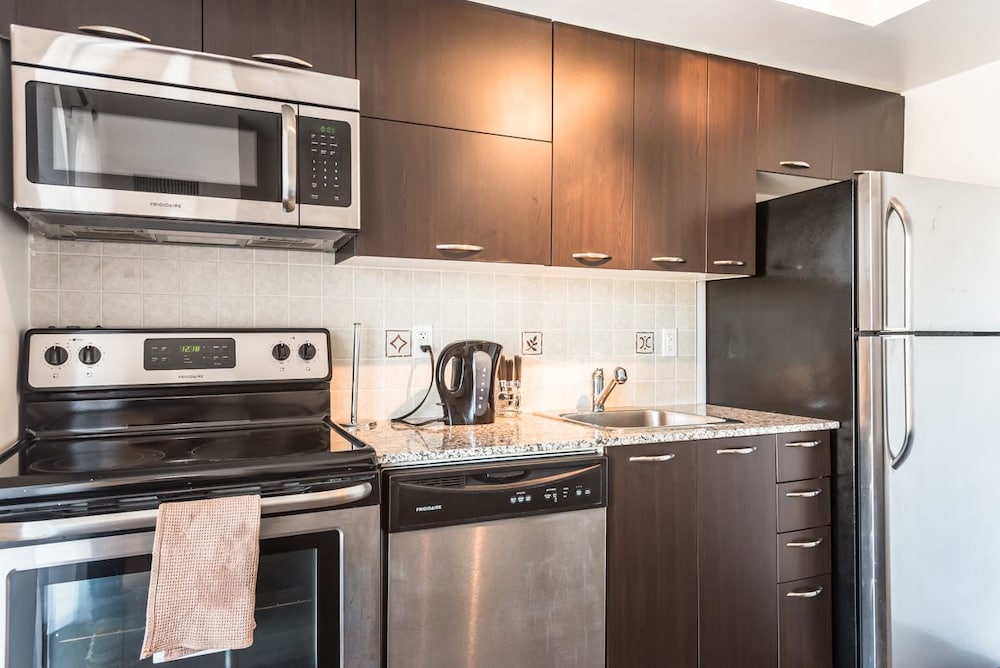 Фото Life Suites Rogers Centre