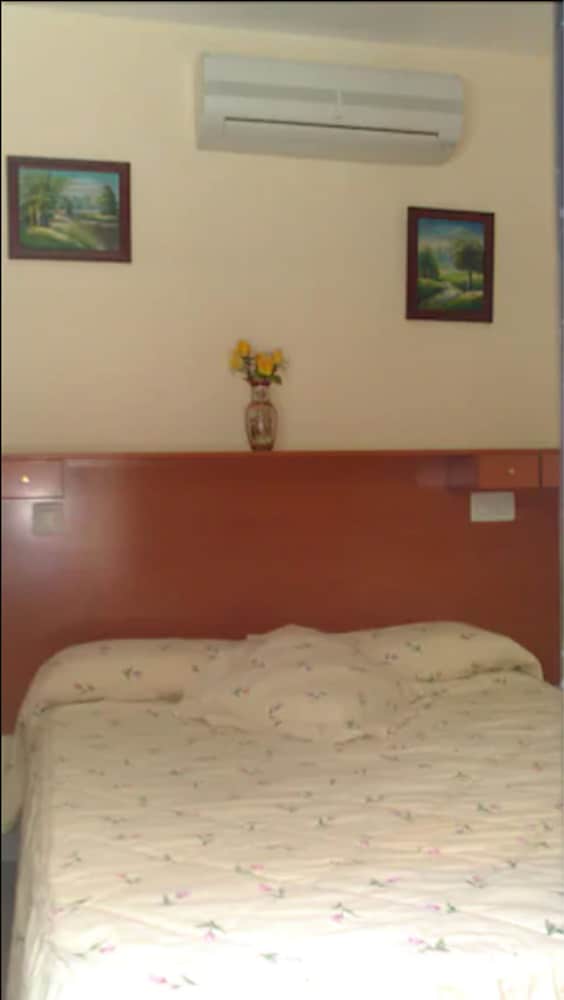 Фото Hostal Moncloa