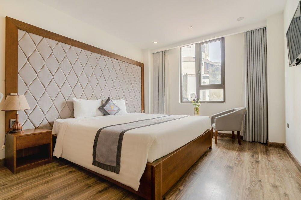 Фото Royal Charm Hotel