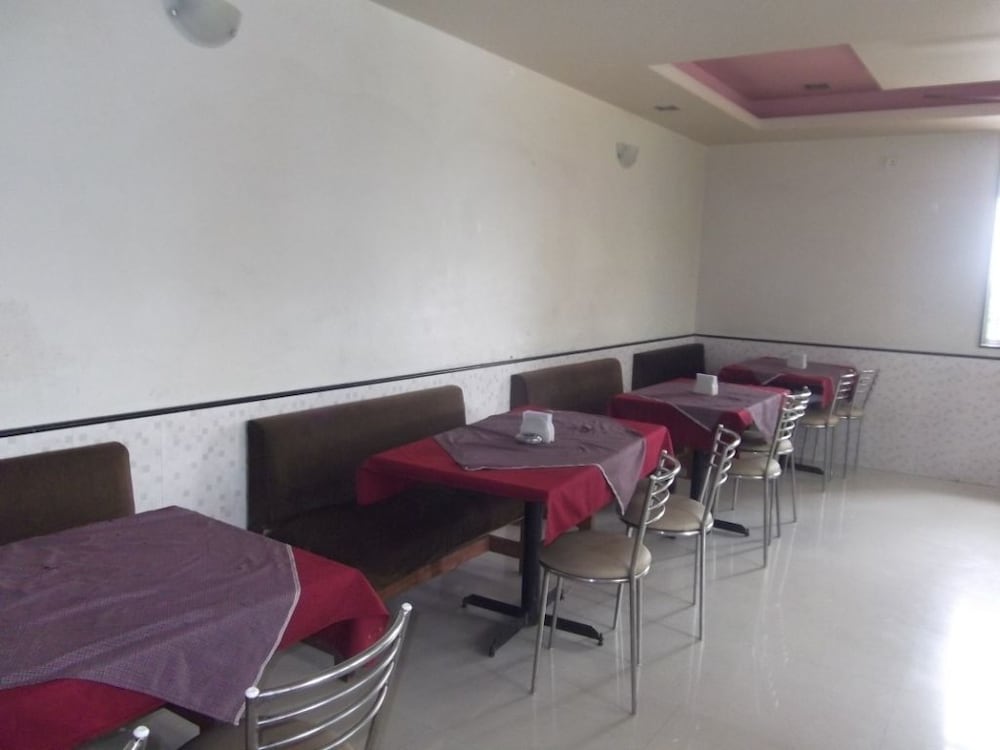 Фото Hotel Trimurti Pride