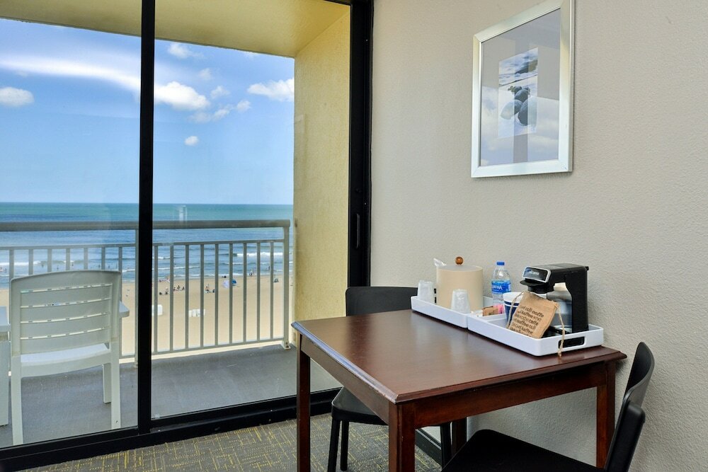 Фото Four Points by Sheraton Virginia Beach Oceanfront