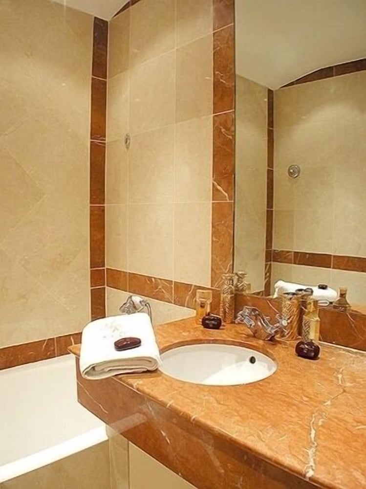 Фото Unic Renoir Saint-Germain