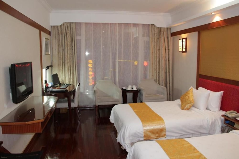 Фото Golden Lustre Hotel