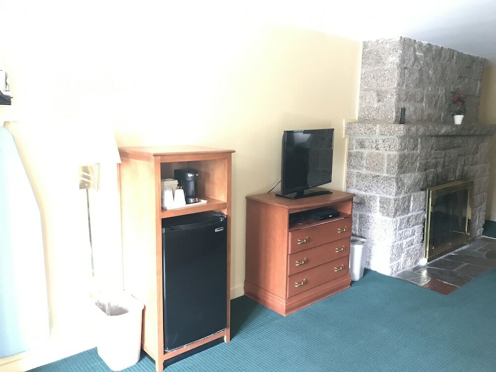 Фото Swiss Chalets Village Inn