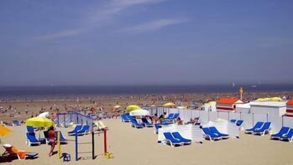 Фото StayatSea Retro Appartments Blankenberge