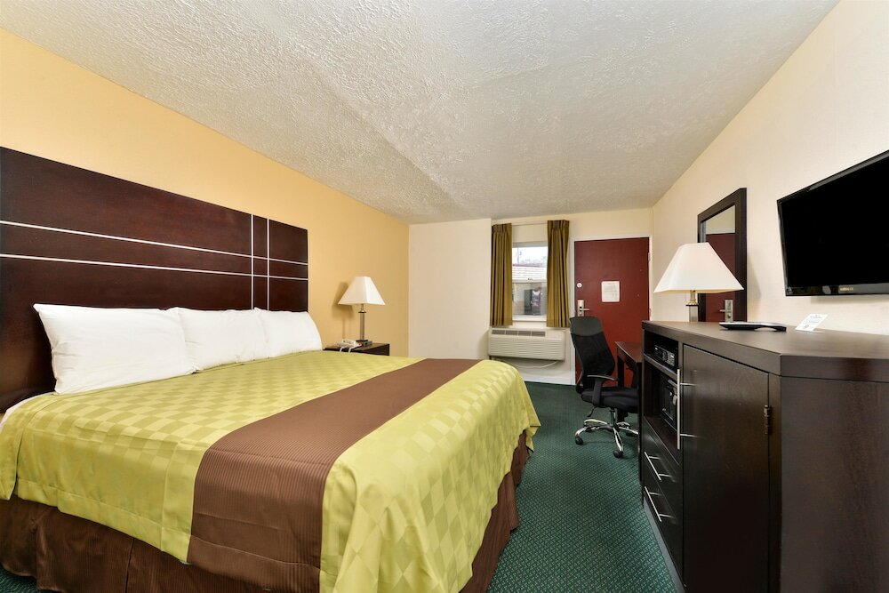 Фото Americas Best Value Inn Port Jefferson Station Long Island