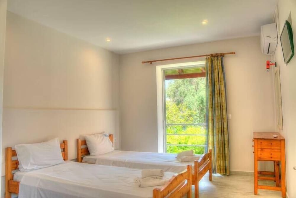 Фото Benitses Arches