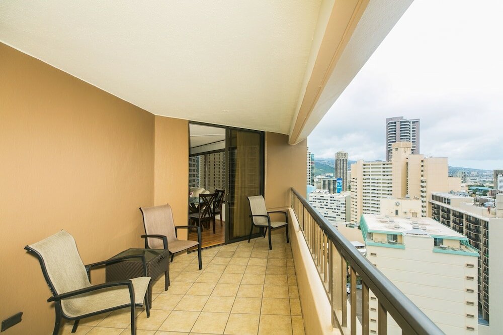 Фото Discovery Bay One Bedroom Condos with Kitchen & Free Wifi!