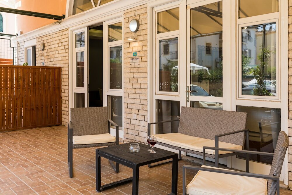 Фото Mon-Repo Suites