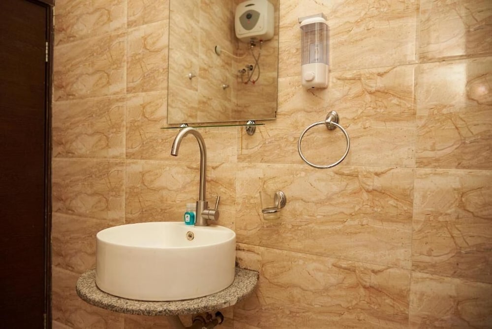 Фото Brighams Suites