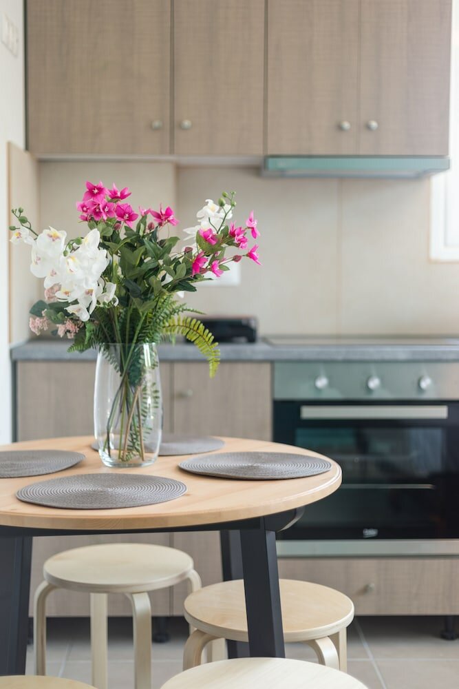 Фото Local Hostel & Suites