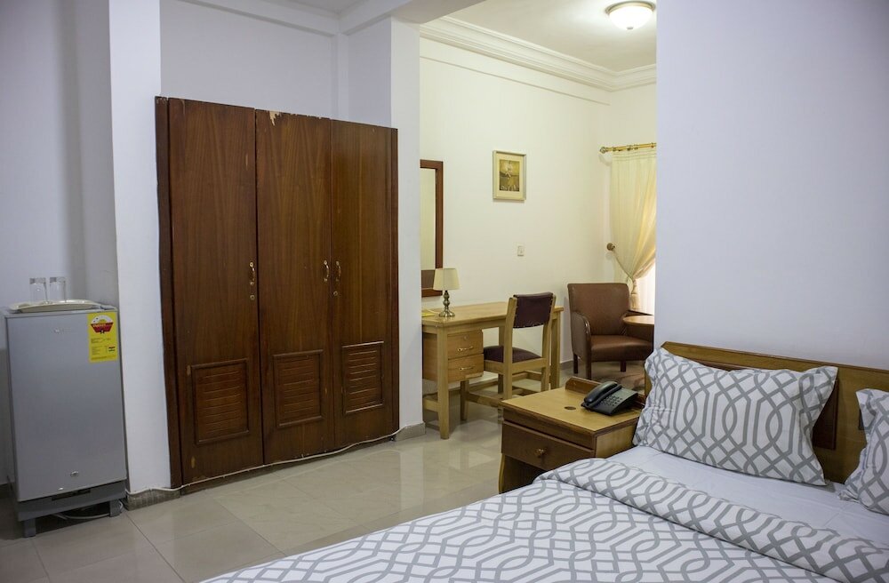 Фото His Majesty's Hotel and Apartments