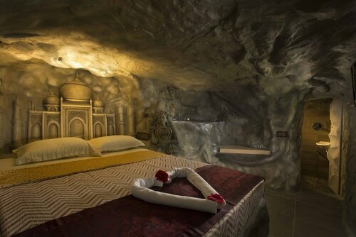 Гостиница Foggy Knolls Resort